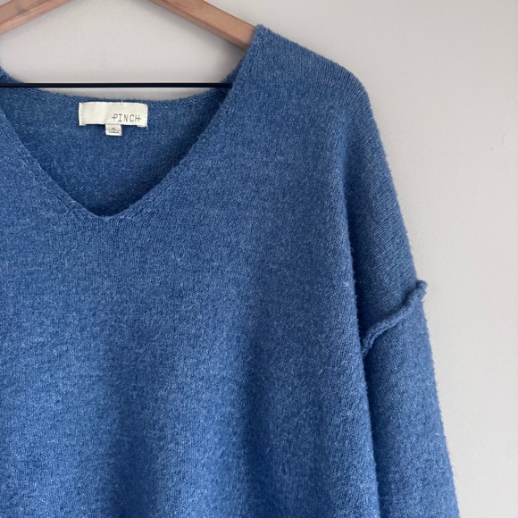 PINCH Boutique Soft V-Neck Knit Blue Sweater Size Small - Picture 5 of 8